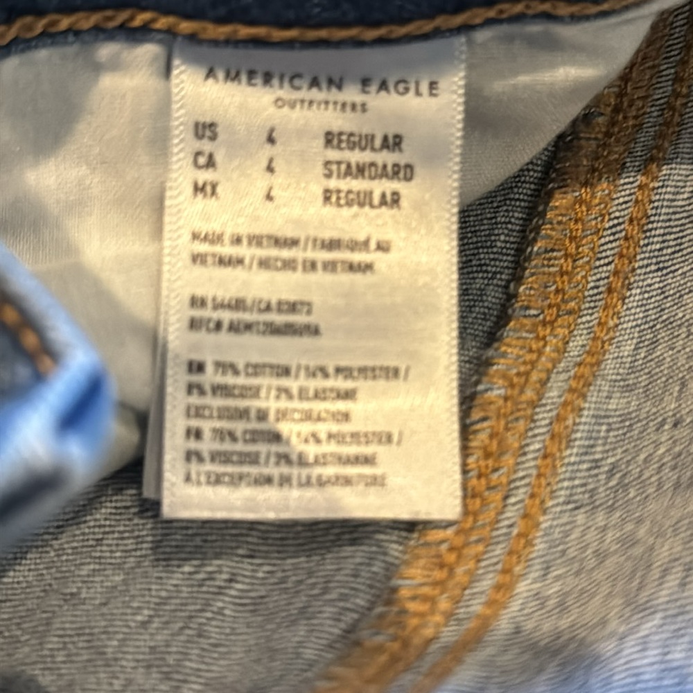 American Eagle size 4 jeggjngs light wash - Picture 3 of 3